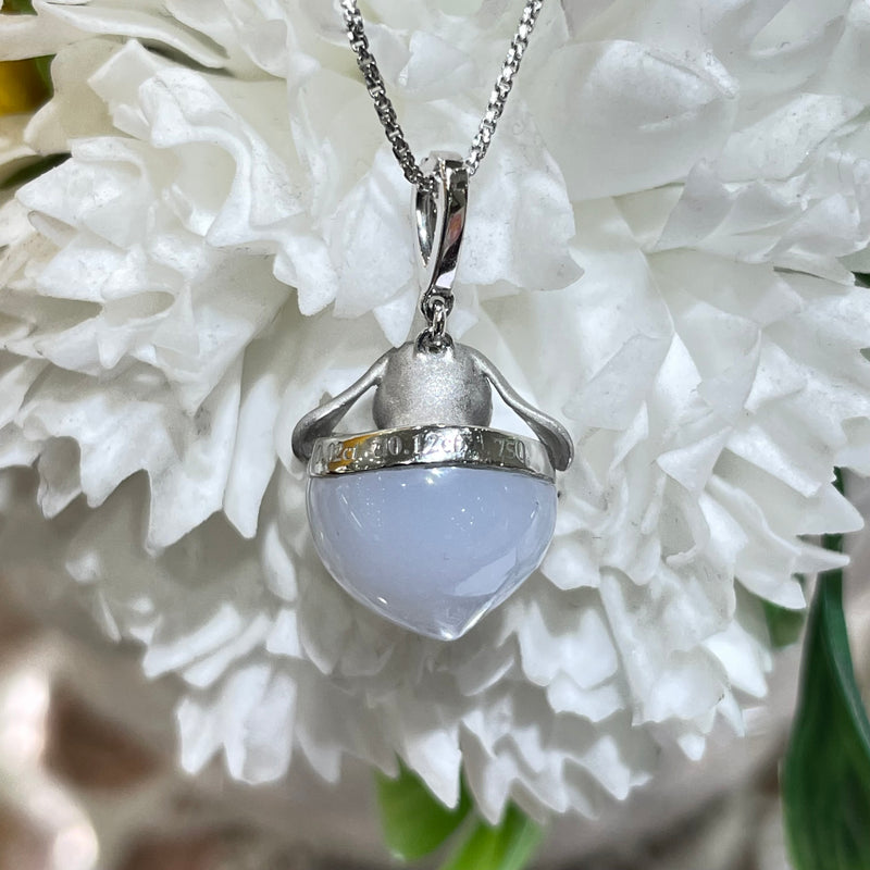 K18WG CHALCEDONY PENDANT Rabbit